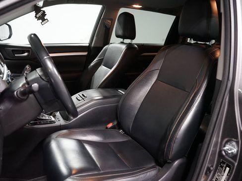 Used 2017 Toyota Highlander XLE image 6