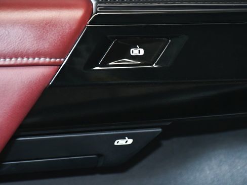 Used 2023 BMW i7 xDrive60 image 12