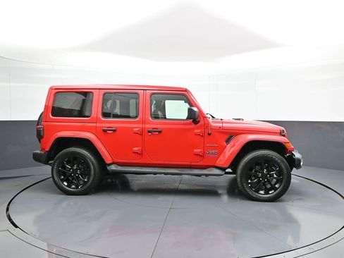 Used 2022 Jeep Wrangler Unlimited Sahara w/ Cold Weather Group AWD/4WD image 5