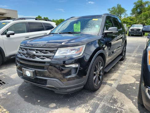 Used 2019 Ford Explorer XLT w/ Equipment Group 202A FWD image 3