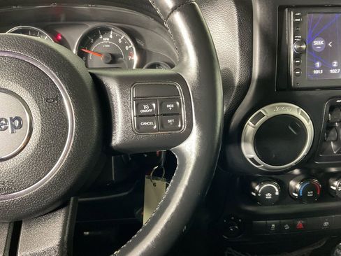 Used 2013 Jeep Wrangler Unlimited Sahara image 22