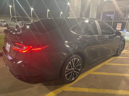 Used 2026 Toyota Camry XLE FWD image 3