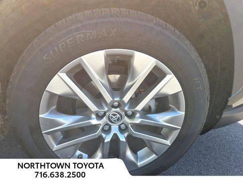 Used 2019 Toyota RAV4 XLE Premium image 2
