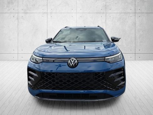 New 2026 Volkswagen Tiguan SE R-Line FWD image 2