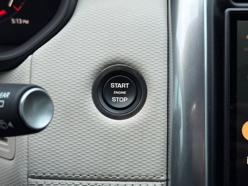 Used 2024 Land Rover Discovery Dynamic SE image 24