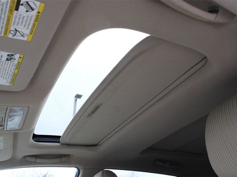 Used 2013 Toyota Venza LE image 23