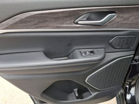 Used 2023 Jeep Grand Cherokee Limited w/ Black Appearance Package image 19