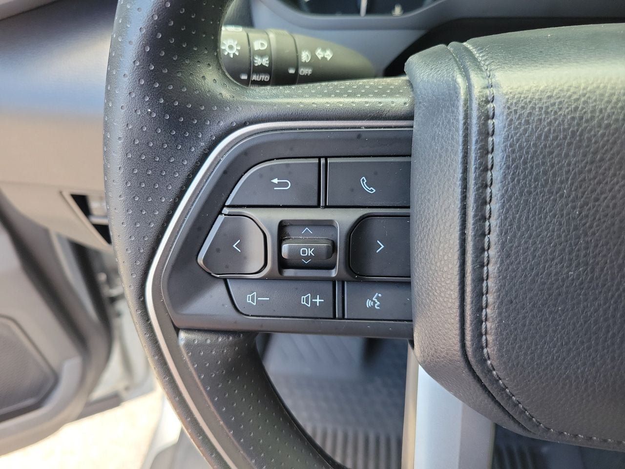 Used 2025 Toyota Tundra SR5 w/ SR5 Convenience Package AWD/4WD image 19