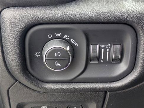 Used 2019 RAM 1500 Laramie image 13