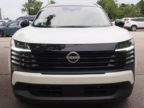 Used 2026 Nissan Kicks SV image 2