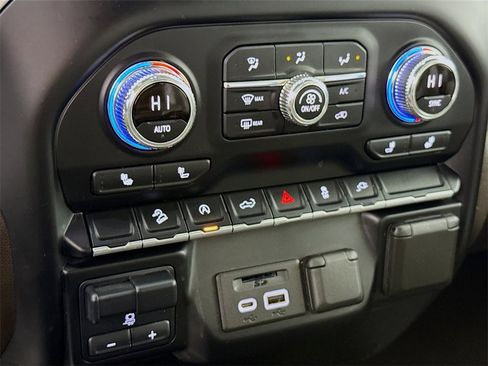 Used 2021 GMC Sierra 1500 SLE w/ X31 Off-Road Package image 7