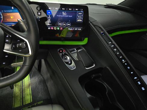 Used 2022 Chevrolet Corvette Stingray Coupe w/ Z51 Performance Package image 12