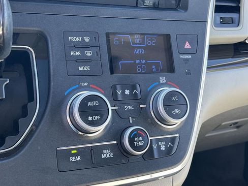 Used 2017 Toyota Sienna XLE w/ XLE Navigation Package FWD image 20