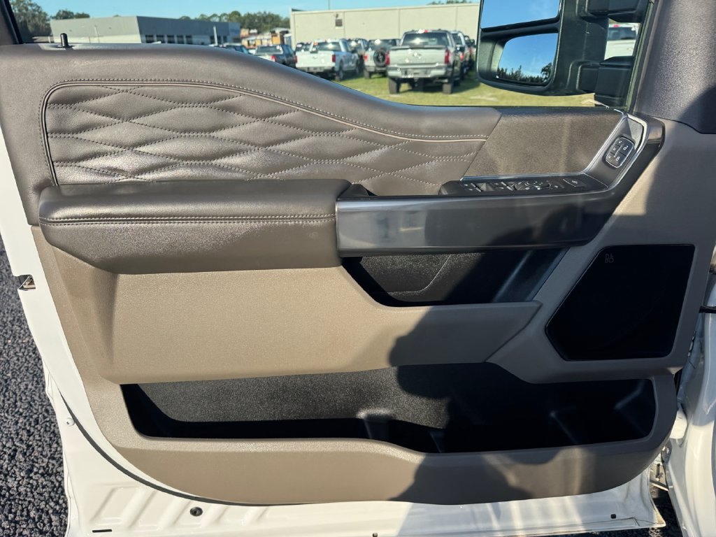 Used 2025 Ford F350 Platinum w/ Platinum Plus Package AWD/4WD image 32