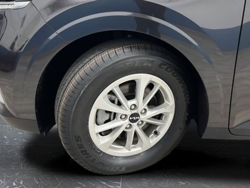 Used 2024 Kia Carnival LX FWD image 35