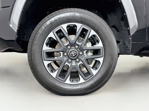 Used 2025 Toyota Tundra Limited AWD/4WD image 46