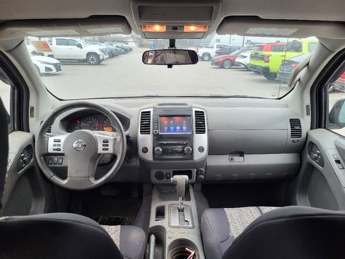 Used 2019 Nissan Frontier SV image 6