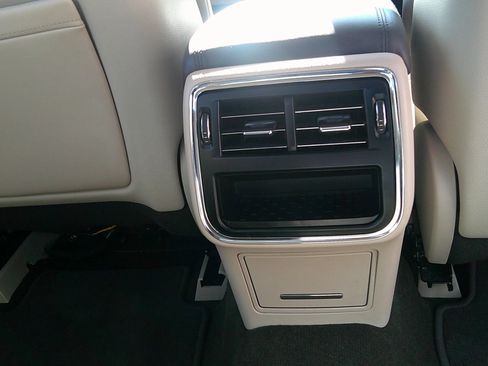 Used 2019 Lincoln Continental Select image 27