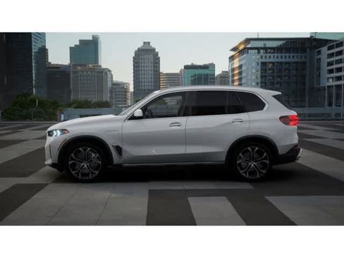 New 2026 BMW X5 xDrive50e w/ Executive Package AWD/4WD image 4