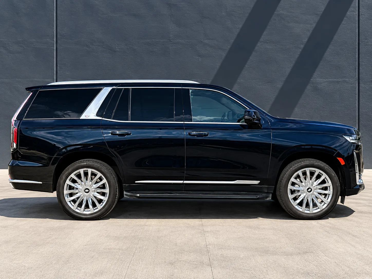 Used 2022 Cadillac Escalade Luxury w/ LPO, Floor Liner Package AWD/4WD image 2