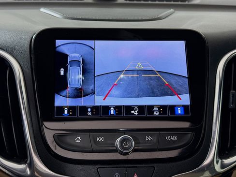 Used 2023 Chevrolet Equinox Premier image 16