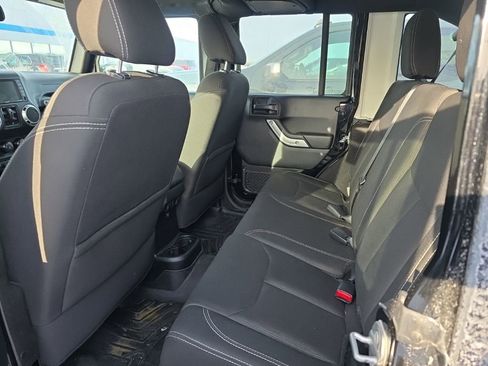 Used 2018 Jeep Wrangler Unlimited Sahara w/ Connectivity Group image 7