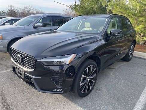 Used 2023 Volvo XC60 B5 Ultimate w/ Climate Package image 2
