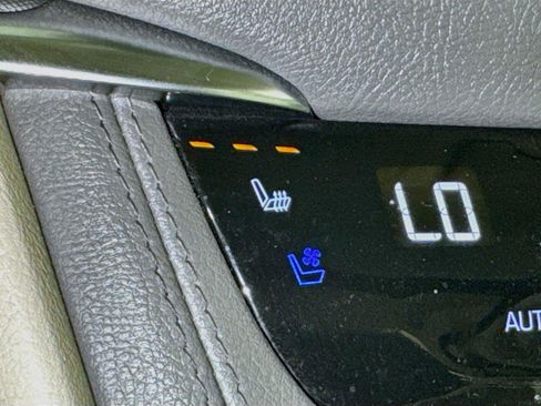 Used 2021 Cadillac XT5 Premium Luxury FWD image 19