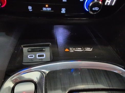 Used 2023 Buick Enclave Essence image 25