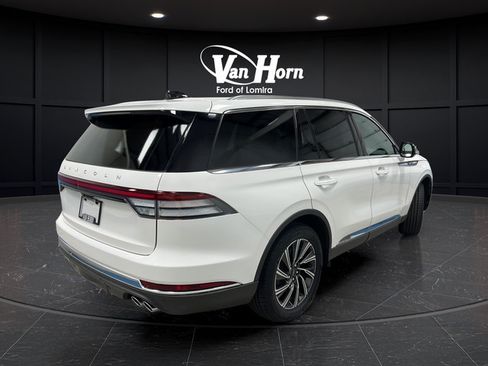 Used 2025 Lincoln Aviator AWD image 7