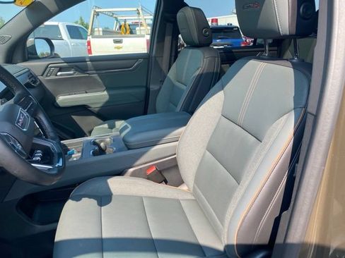 Used 2024 GMC Acadia AT4 w/ Luxury Package AWD/4WD image 17