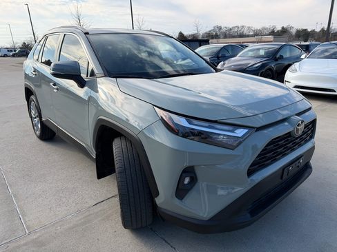 Used 2022 Toyota RAV4 XLE Premium image 3