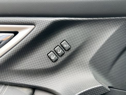 Used 2022 Subaru Forester Touring image 6