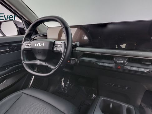 Used 2024 Kia EV9 Light Long Range RWD image 27
