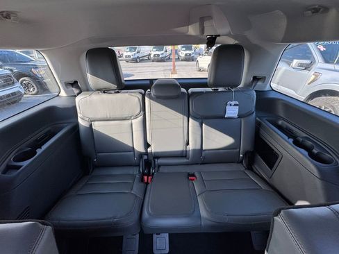 New 2025 Ford Expedition Active image 28