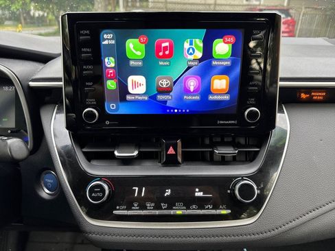 Used 2022 Toyota Corolla LE w/ Premium Interior Package FWD image 21