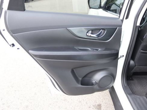 Used 2016 Nissan Rogue SL AWD/4WD image 27