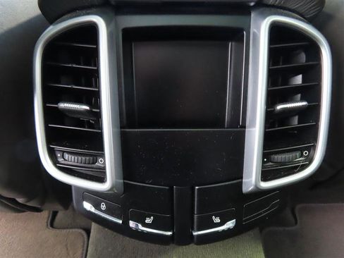 Used 2017 Porsche Cayenne Platinum Edition w/ Premium Package Plus (PJX) image 33