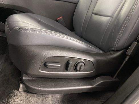 Used 2019 Buick Enclave Essence AWD/4WD image 16