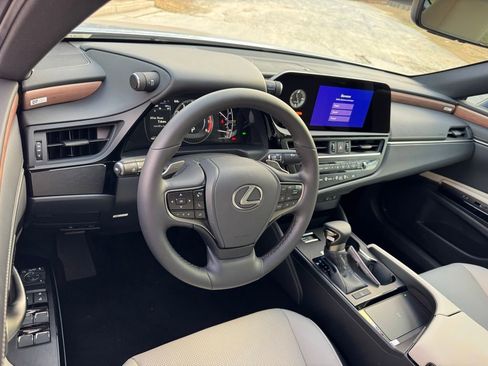 New 2025 Lexus ES 350 w/ Premium Package image 3