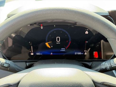 Used 2025 Chevrolet TrailBlazer LT FWD image 12