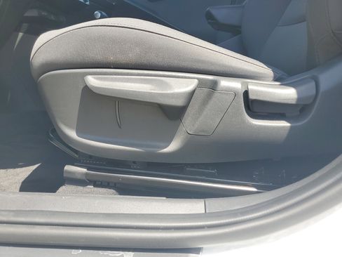 Used 2024 Kia Niro LX FWD image 23