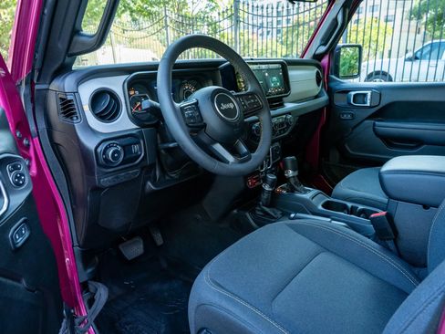 Used 2024 Jeep Wrangler Unlimited Sport AWD/4WD image 10