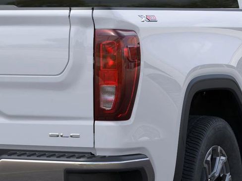 New 2026 GMC Sierra 1500 SLE w/ X31 Off-Road Package image 11