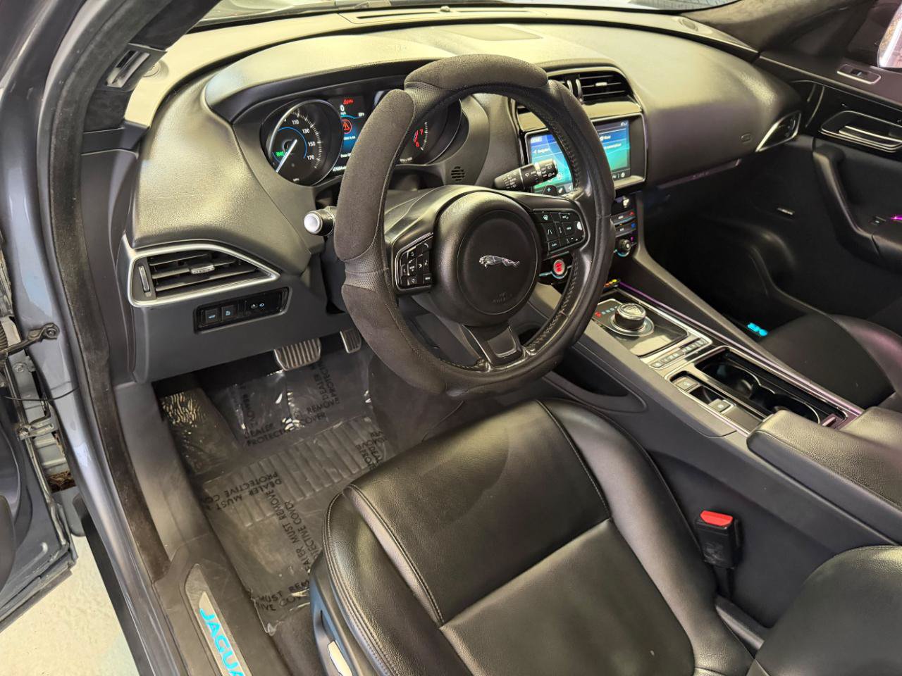 Used 2019 Jaguar F-PACE Premium AWD/4WD image 15