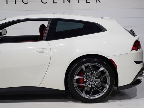 Used 2018 Ferrari GTC4Lusso T RWD image 34