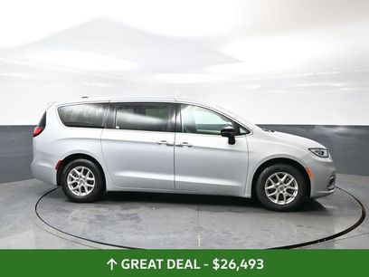 Used 2024 Chrysler Pacifica Touring-L