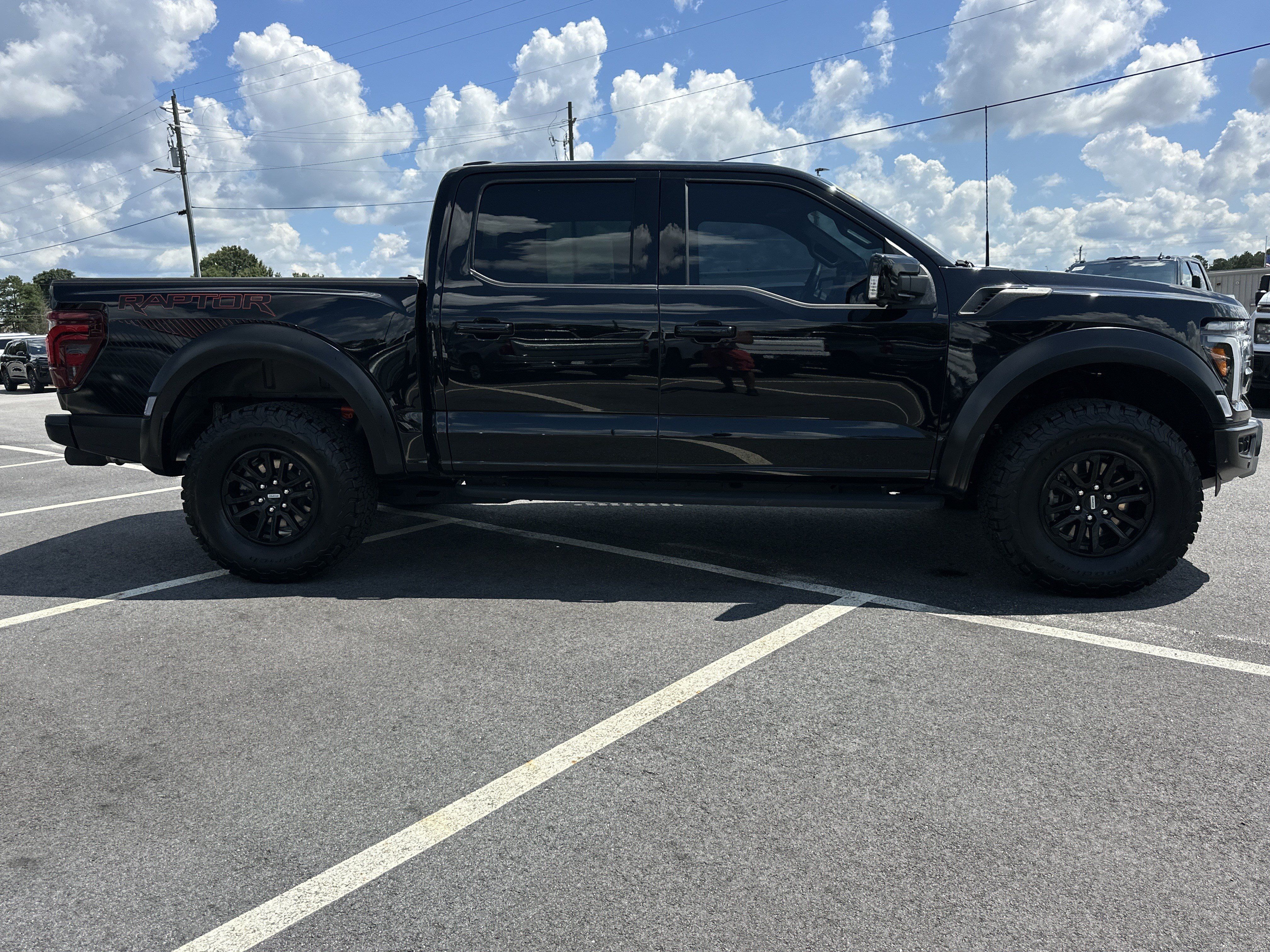 Used 2025 Ford F150 Raptor AWD/4WD image 4