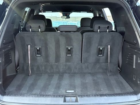 Used 2025 Chevrolet Traverse LT image 38