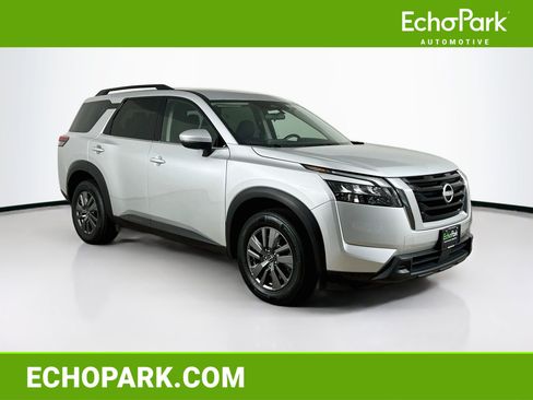 Used 2025 Nissan Pathfinder SV AWD/4WD image 1